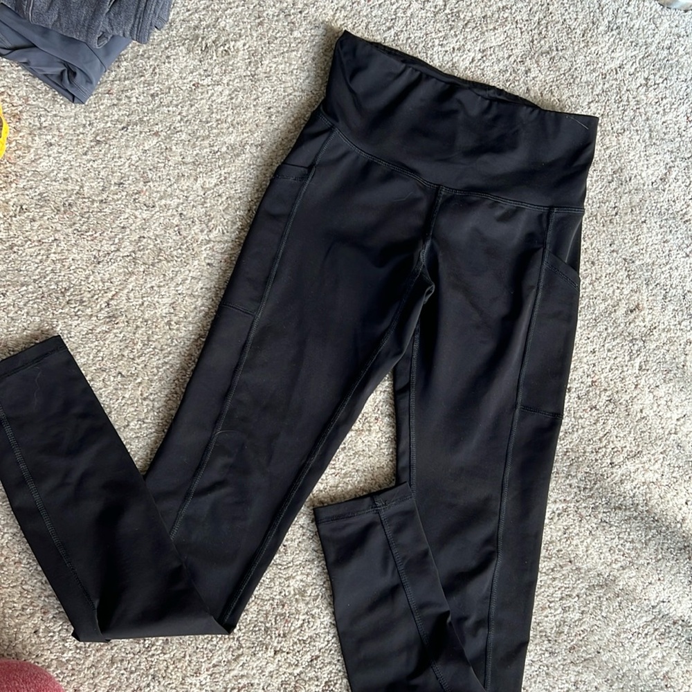 Size small black duo dry Champion black leggings with pockets
Longer length